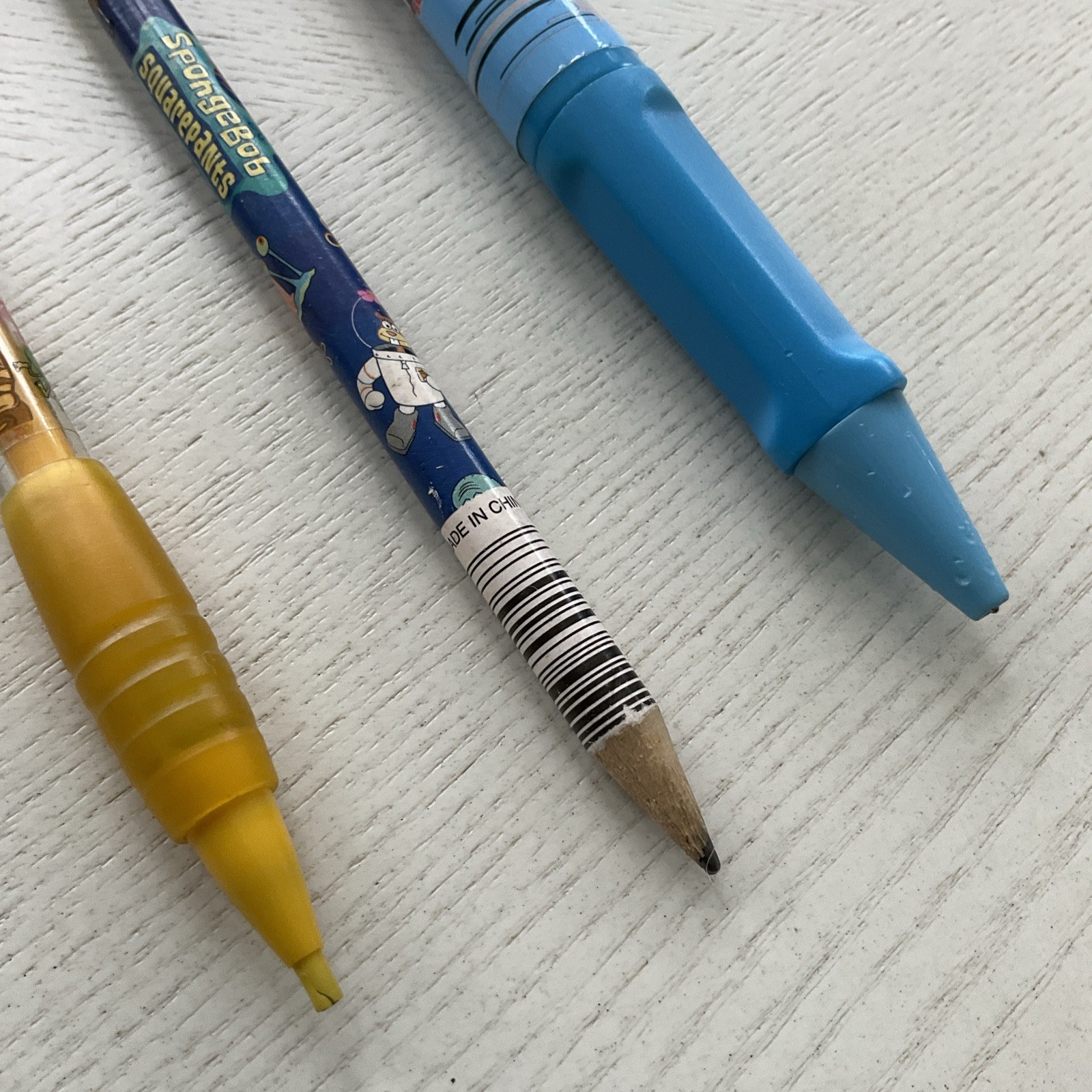 Nickelodeon SpongeBob Squarepants Vintage 2001 Lot of 3 Pencils & Flashlight Pen
