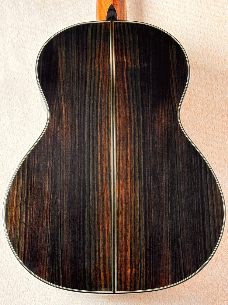 ARIA A-50S Classical Guitar Spruce Solid Top Prominent Bearclaw Figuring