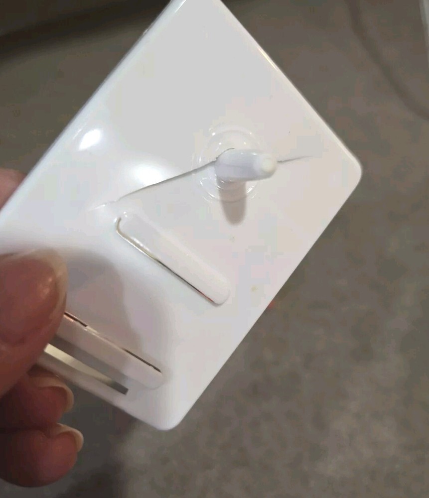 Vintage Witch Automatic Needle Threader w/ lnstructions Germany NOS 0104