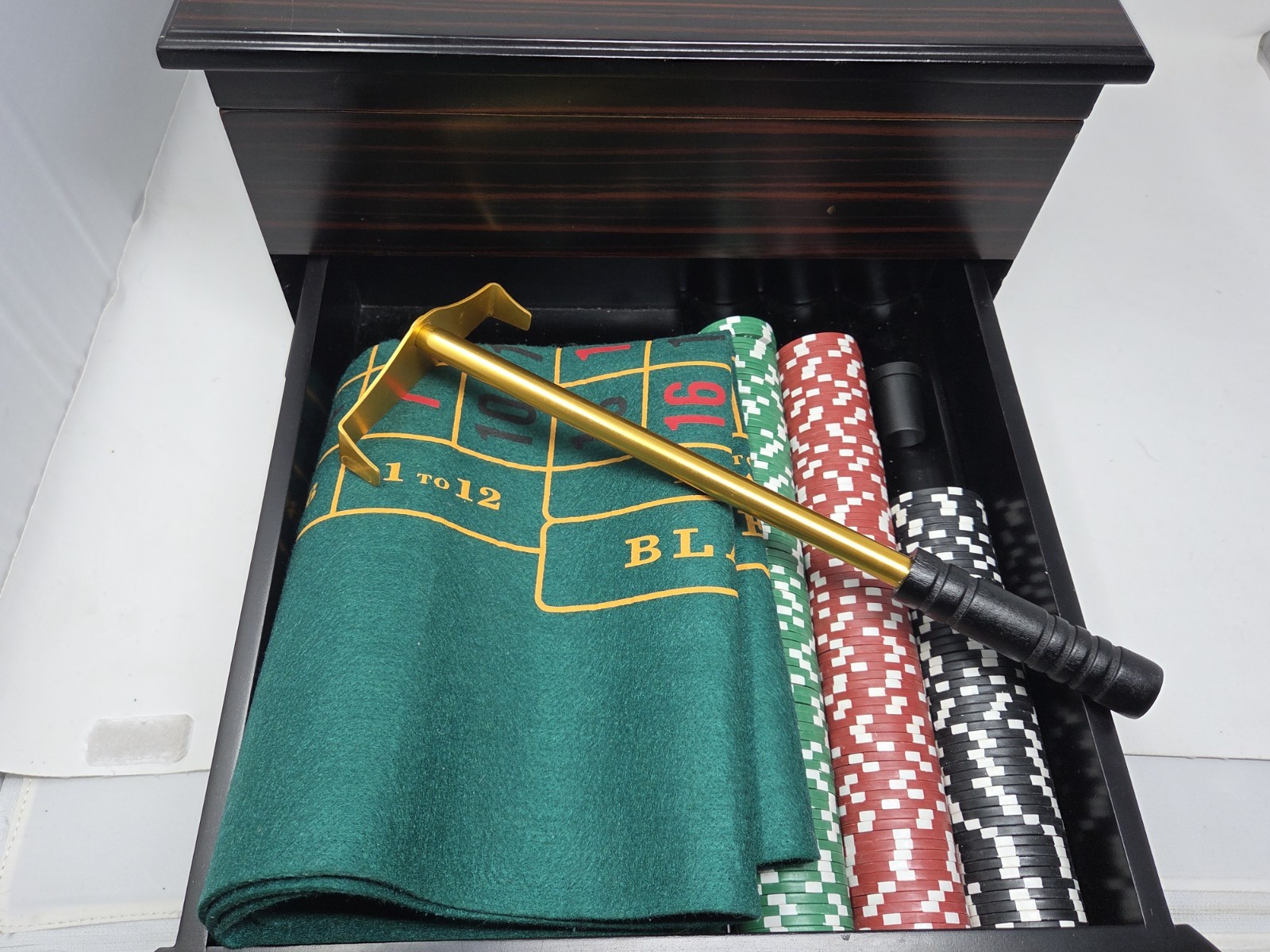 Tommy Bahama Paradise Casino Portable Roulette Wheel