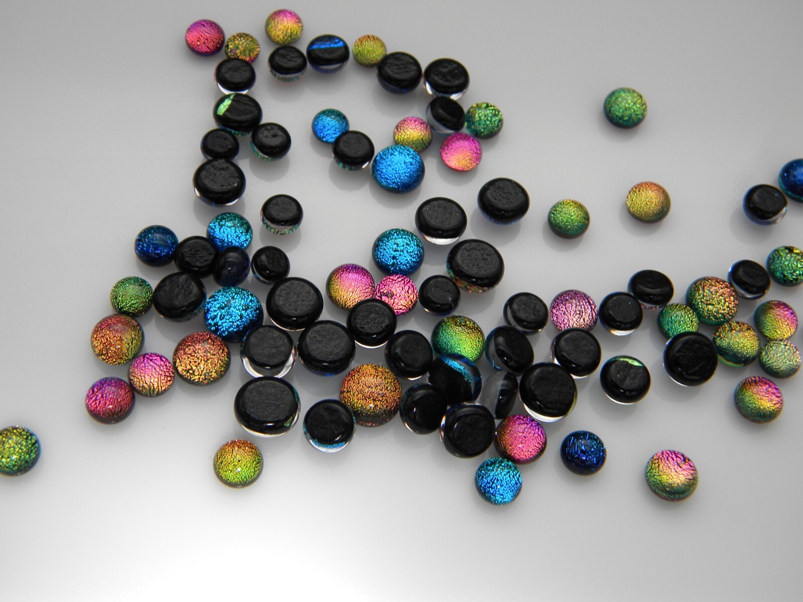 (CLEAR GLASS ON TOP) TINY DOTS Lot 100 pcs DICHROIC FUSED GLASS (V100) CABOCHON