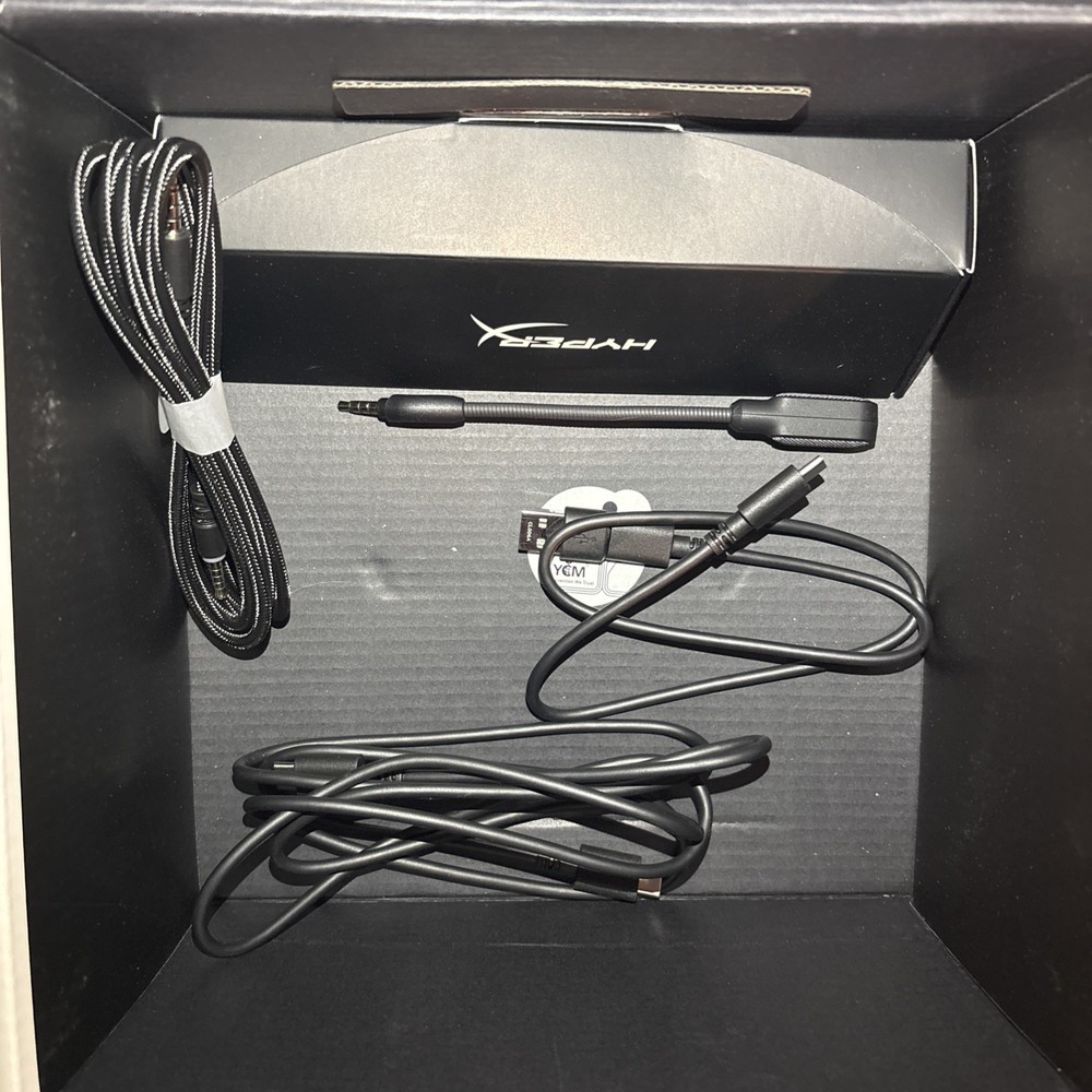 HyperX Cloud Alpha 2 - Wireless Gaming Headset customizable RGB base station