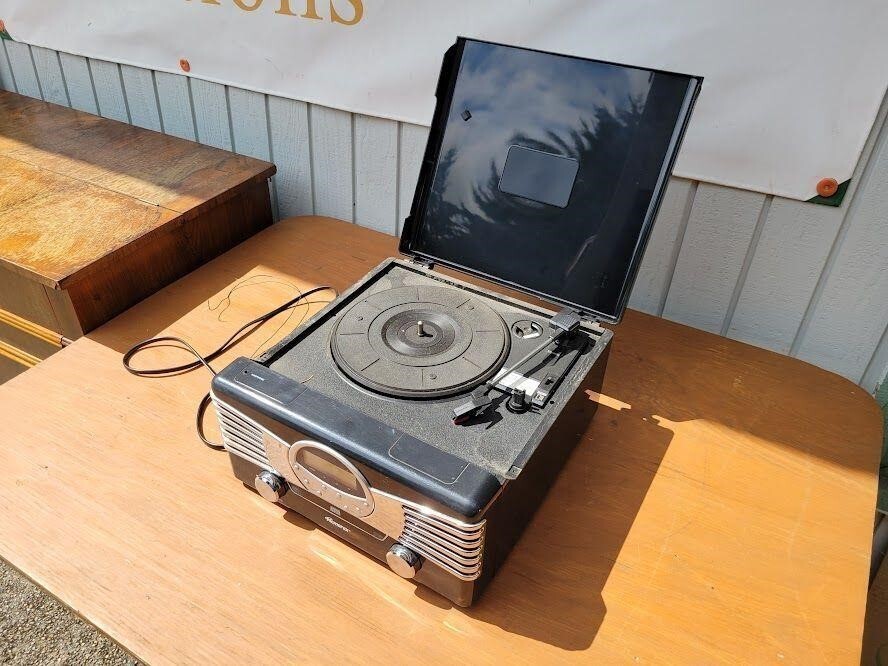 Memorex Record Player, CD, AUX, & Radio