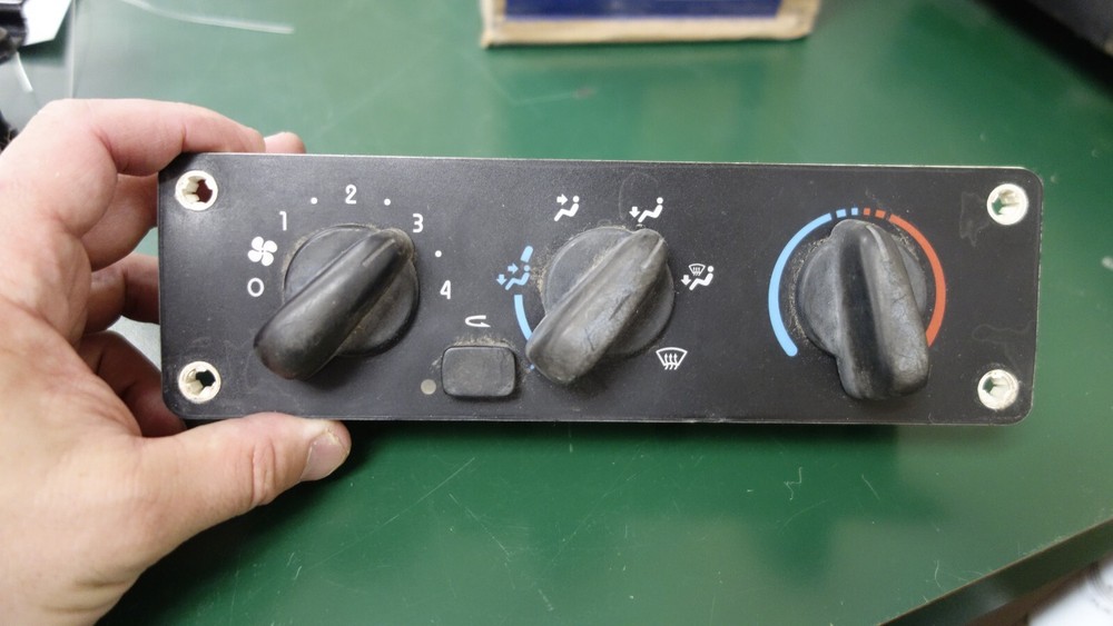 FREIGHTLINER HVAC Control Module A22-57054-007