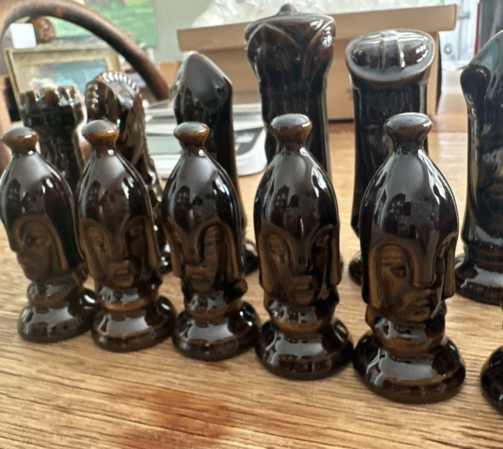 VINTAGE DUNCAN MEDIEVAL RENAISSANCE GOTHIC CERAMIC Chess 16 PCS