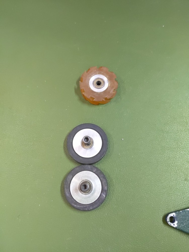 Dynabrade 11486 Dynabelter Belt Sander & Accessories *TESTED/WORKING*