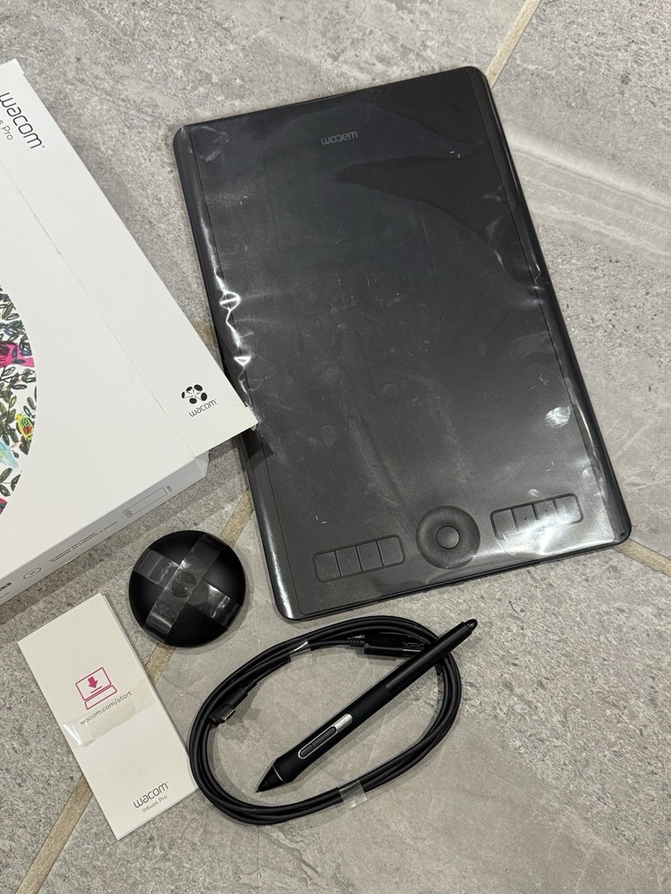 New Wacom Intuos Pro Medium PTH-660 Graphics Tablet