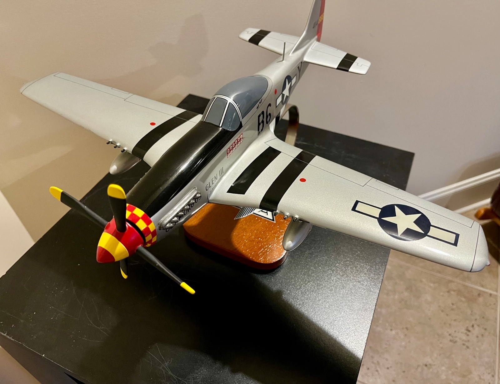 G51 MUSTANG GLAMOROUS GLENN 15" X 18" - PACIFIC AIRCRAFT - MAHOGANY WOOD MODEL