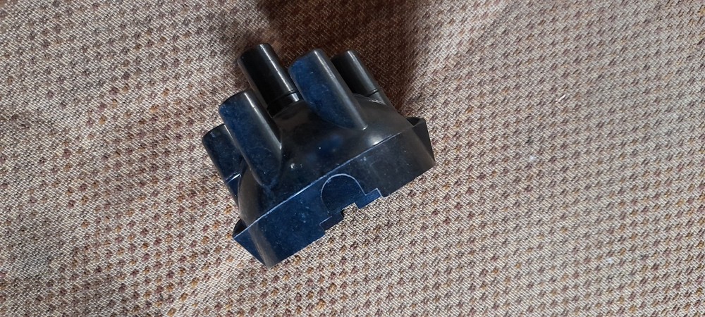 Jaguar 6 Cylinder Distributor Cap