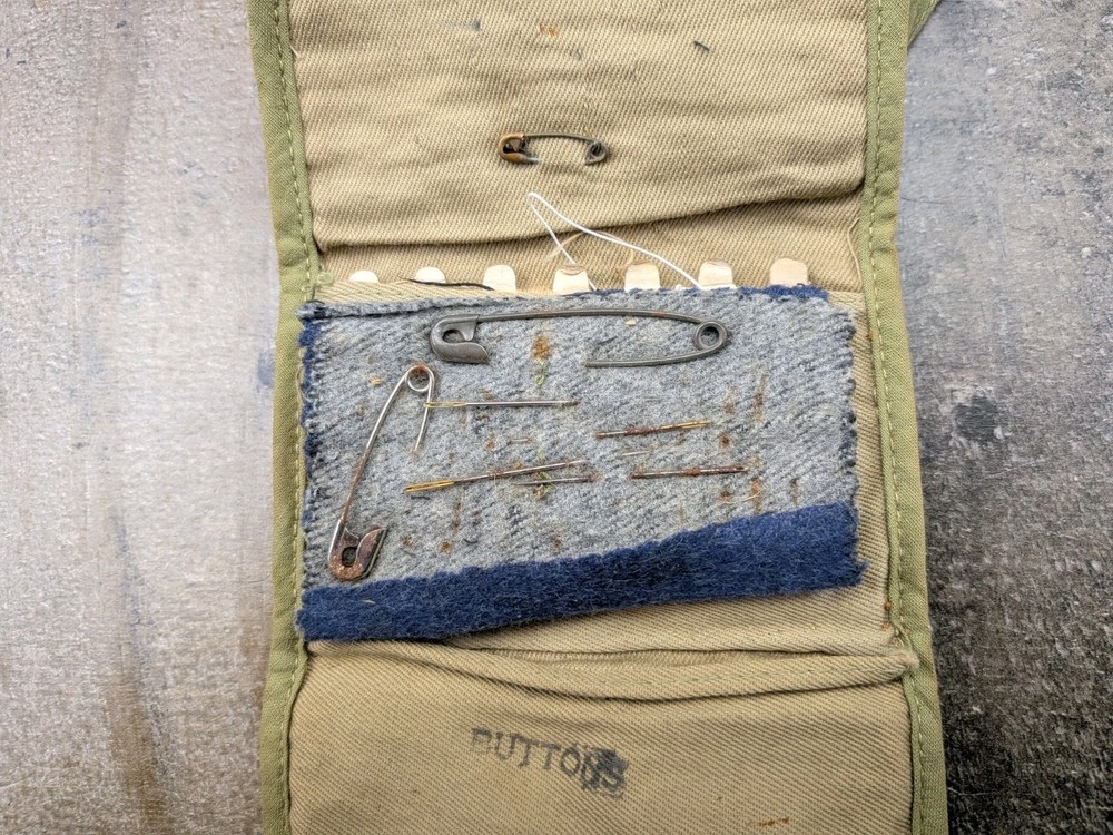 WW2 Sewing kit Vintage Buttons & Thread WWII
