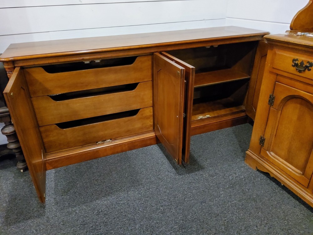 Heneredon Sideboard Antique Wood