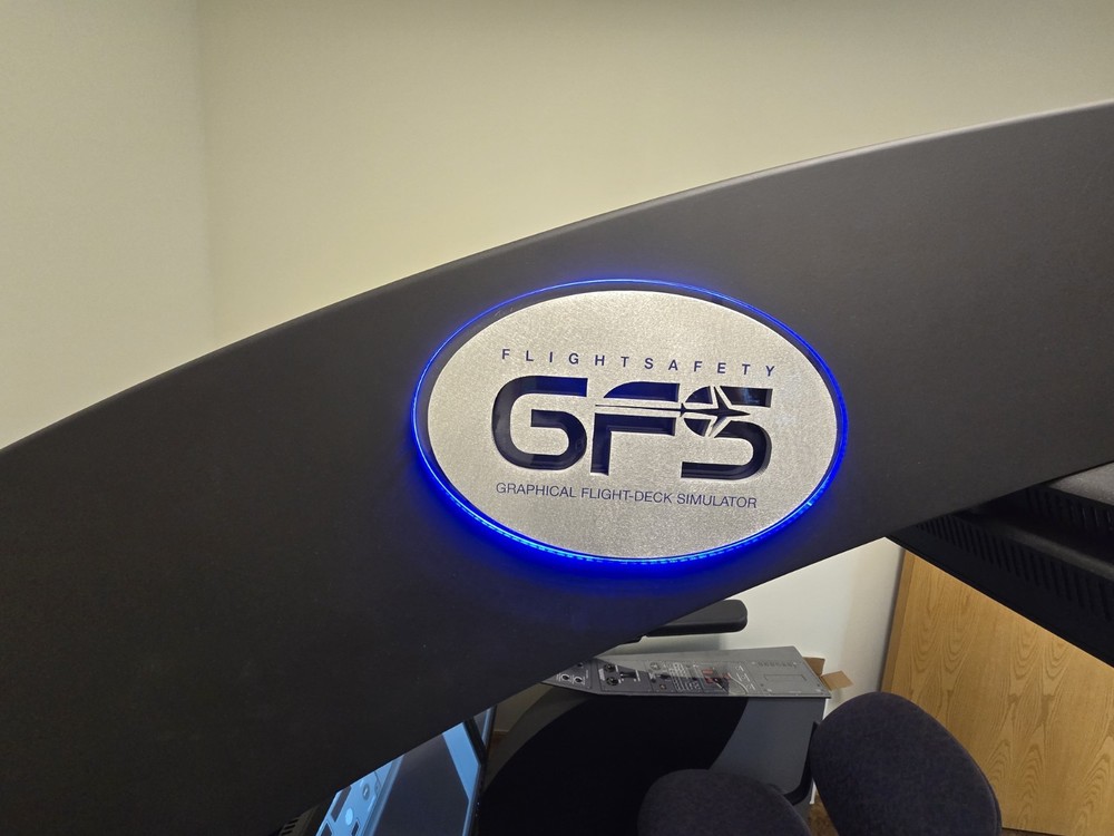 ^ Flight Safety GFS Graphical Flight-Deck Simualtor G550 Gulfstream Multi-Touch