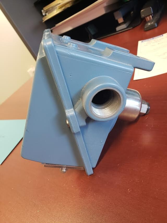 United Electric Controls H402-156 Pressure Control Switch