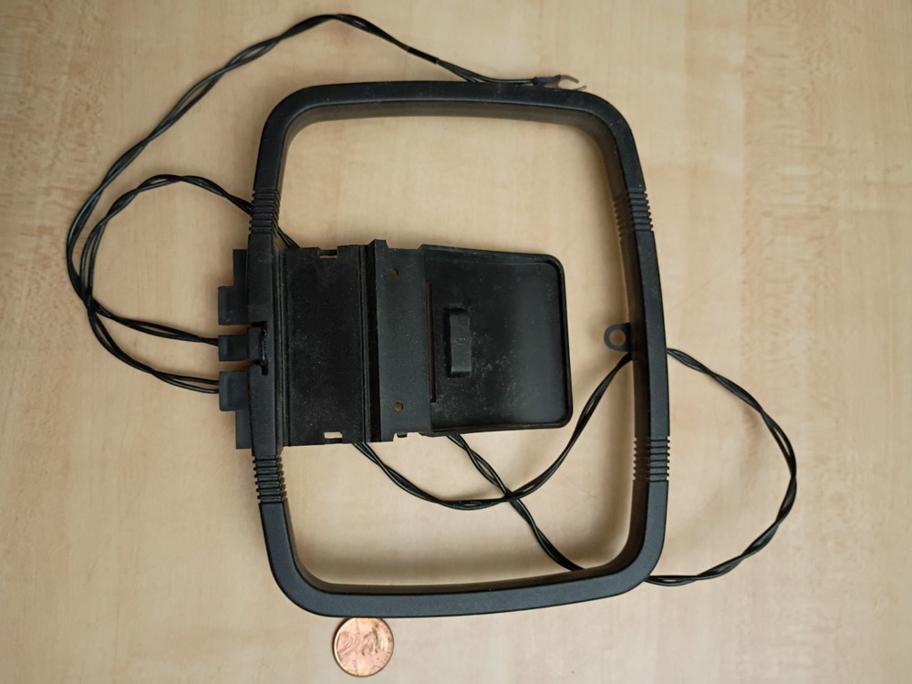 AM Loop Antenna - With Built In 30 inch Attachment Wire - Not Tested