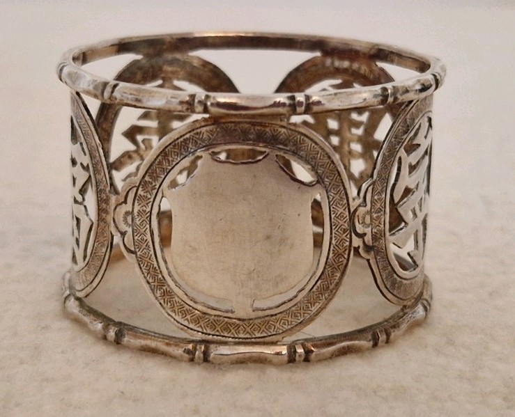 WANG HING 900 SILVER HALLMARKED DECORATIVE NAPKIN RING