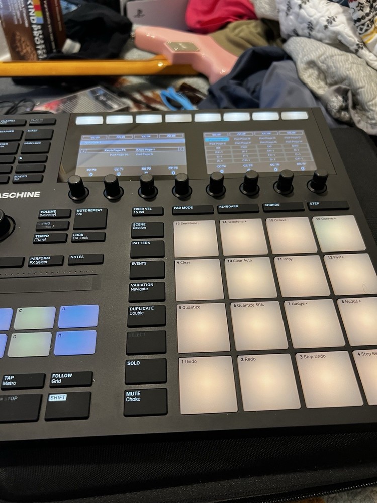 Native Instruments MASCHINE MK3 Sampler & Sequencer, 16 Pads, USB