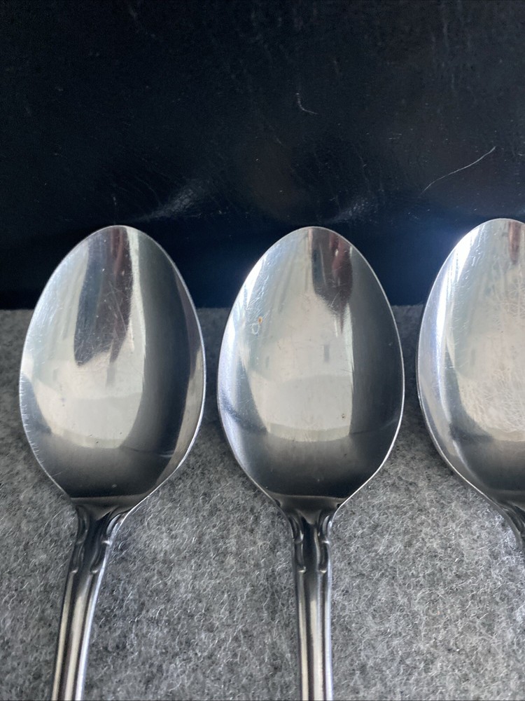 4 TOWLE/SUPREME CUTLERY STAINLESS FLATWARE, "PIERRE" PATTERN DINNER SPOONS