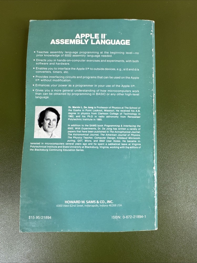 APPLE II ASSEMBLY LANGUAGE Marvin De Jong Blacksburg Continuing Education 1982