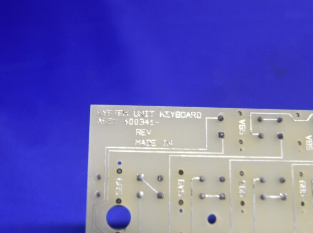 USED MICROS 2700 (2000 SERIES) System Unit Keyboard PN 400341 TESTED