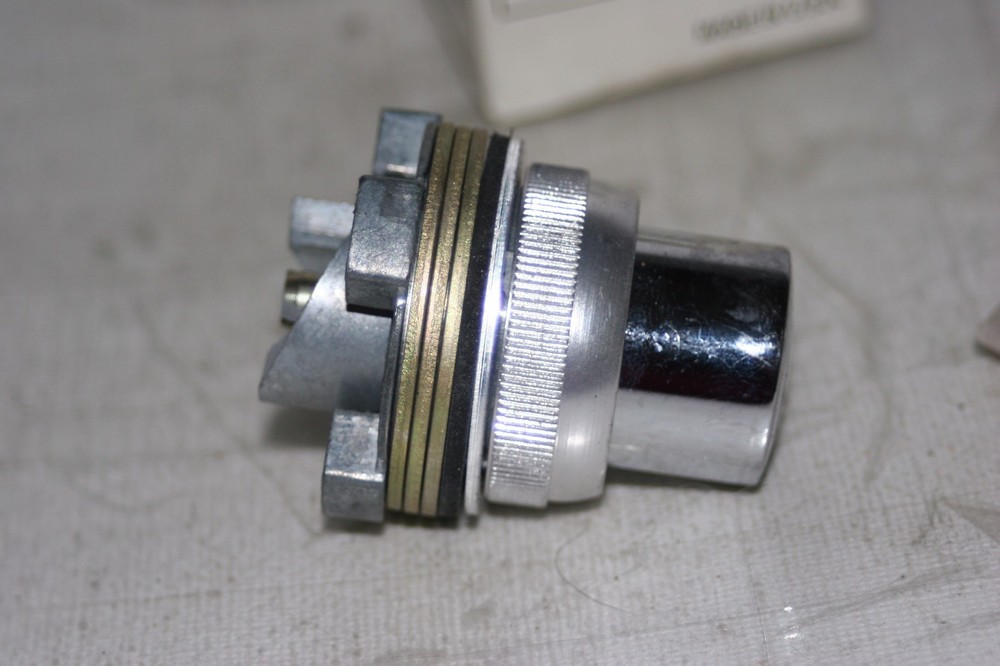 Sylvania UXAA-C2A Type HO Oiltight Pushbutton Key Selector Switch Operator