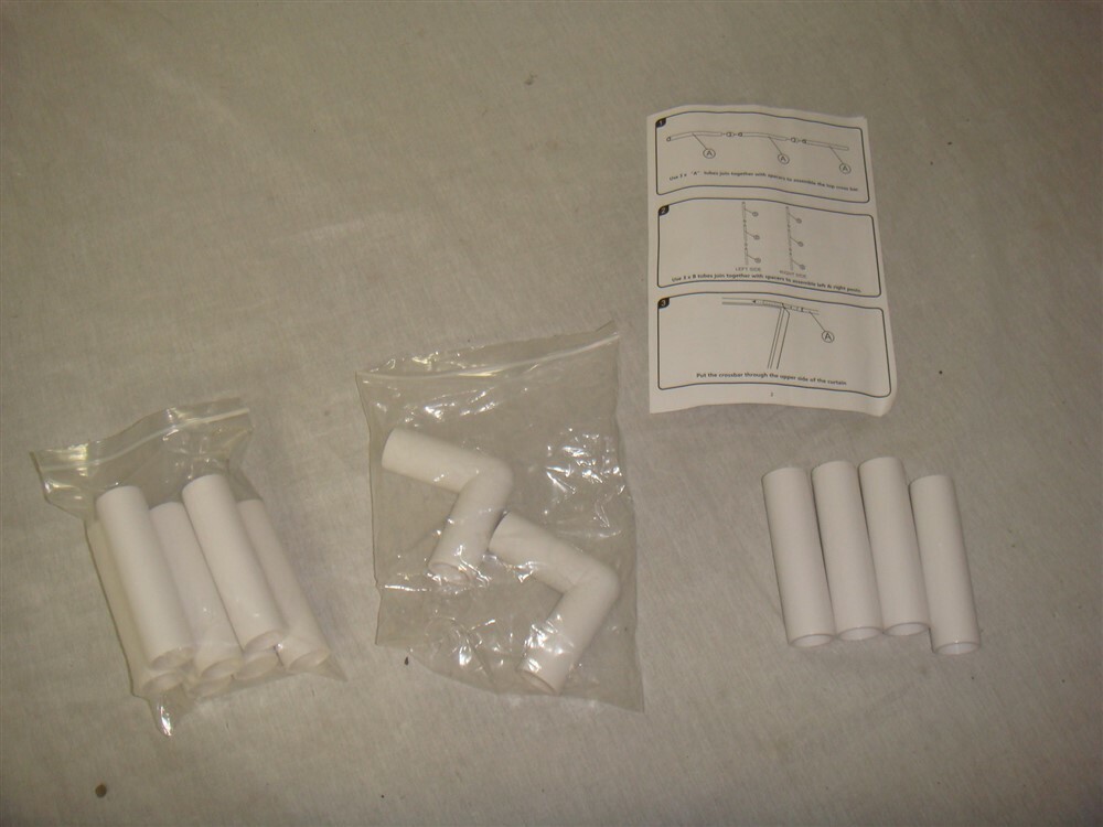 2 PORTABLE PROJECTOR SCREENS IN CASE 78"X 90" -READ!