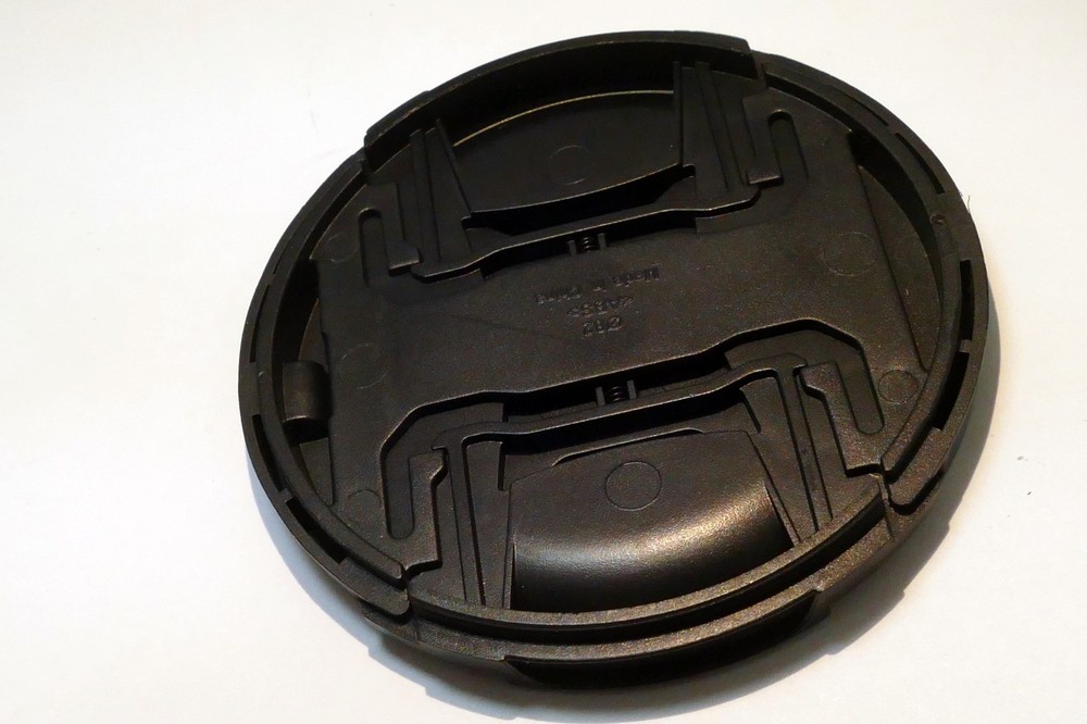 82mm Front Lens cap snap on type black