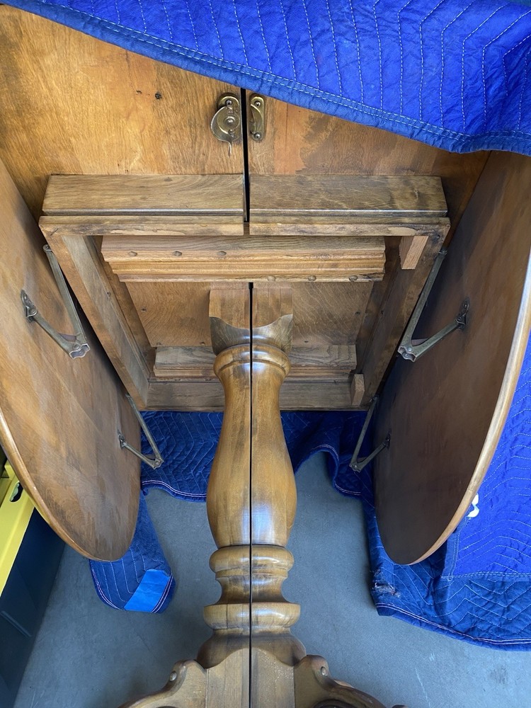 Vintage rop-leaf Pedestal Table