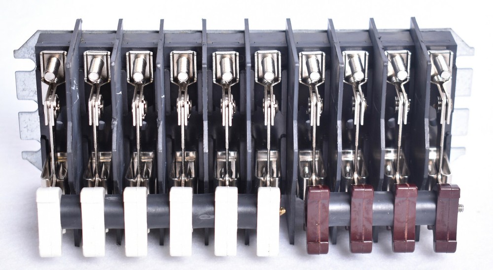 States 10-Pole Slotted Front-Connected Test Switch 210-CE