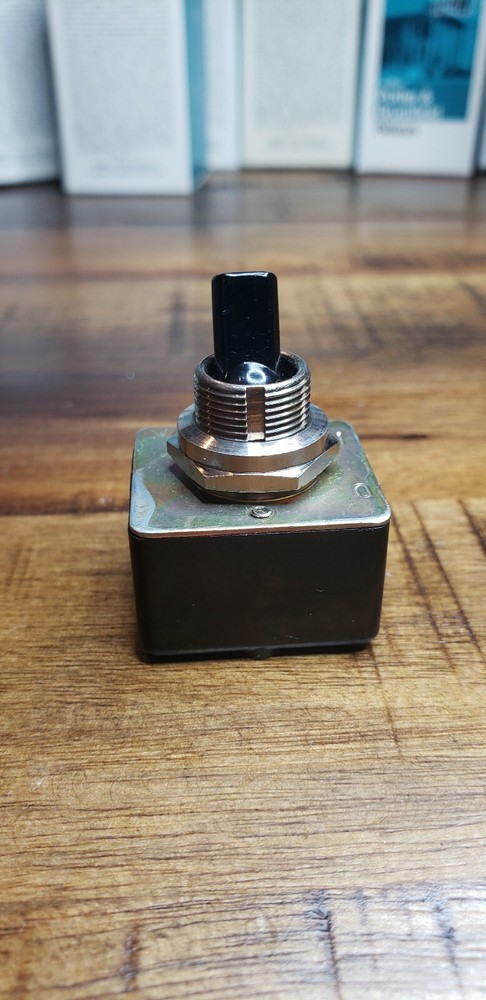 0132.0122 Marquardt industrial DPST toggle Switch, Panel, off-on,