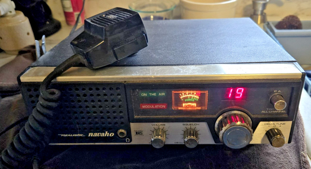 Realistic Navaho TRC431 CB Powers up
