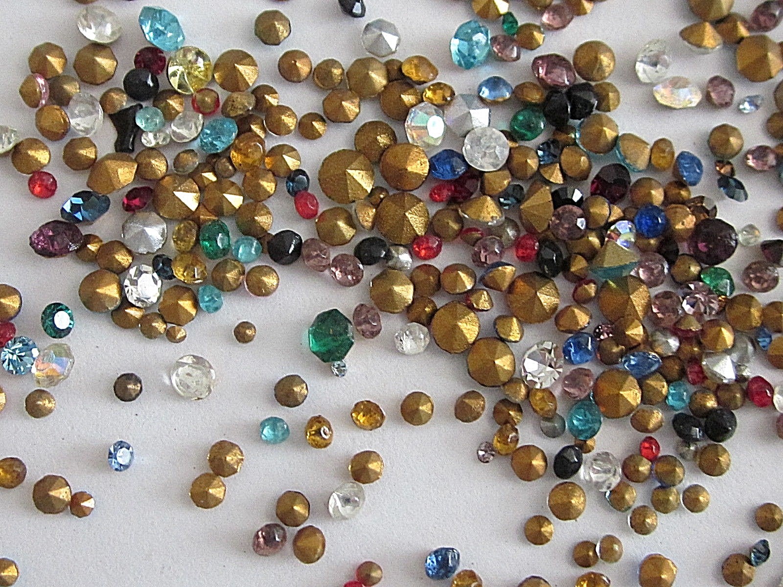 600 TINY SMALL VTG GLASS RHINESTONES COLORS MIX AB CLEAR CZECH PRECIOSA HUGE LOT