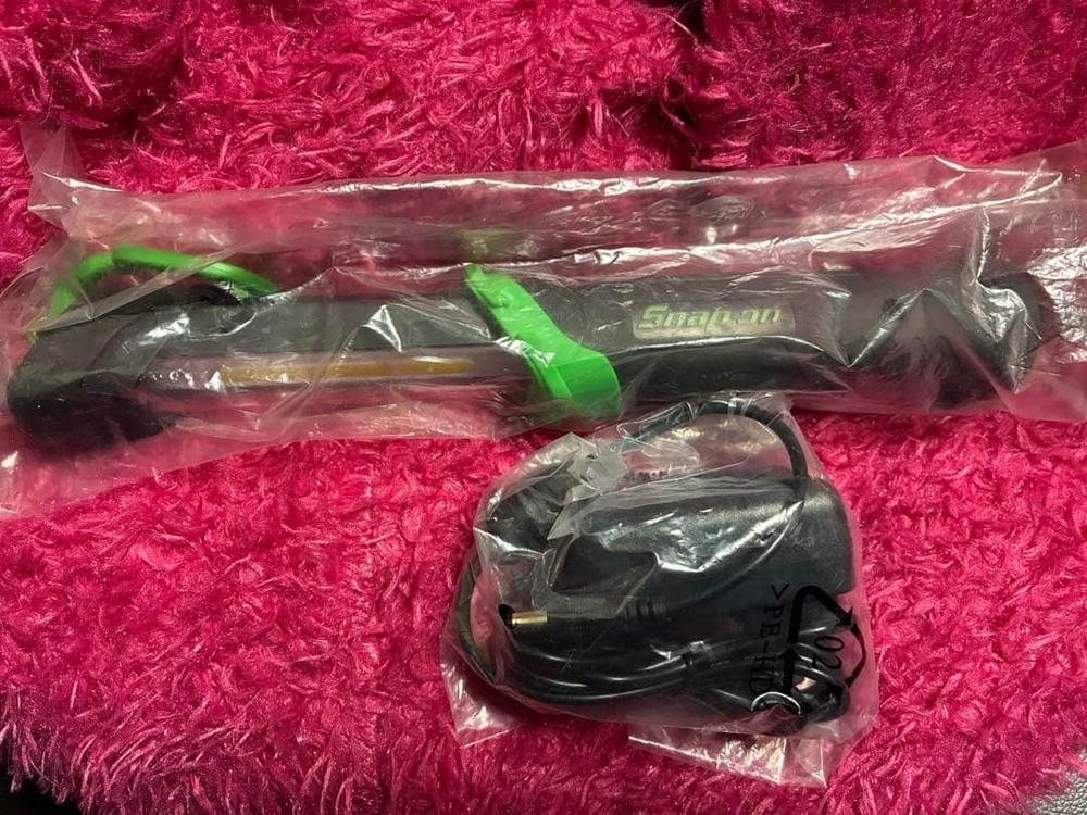 Snap-on ECFBAR300G Rechargeable Light [Mint]