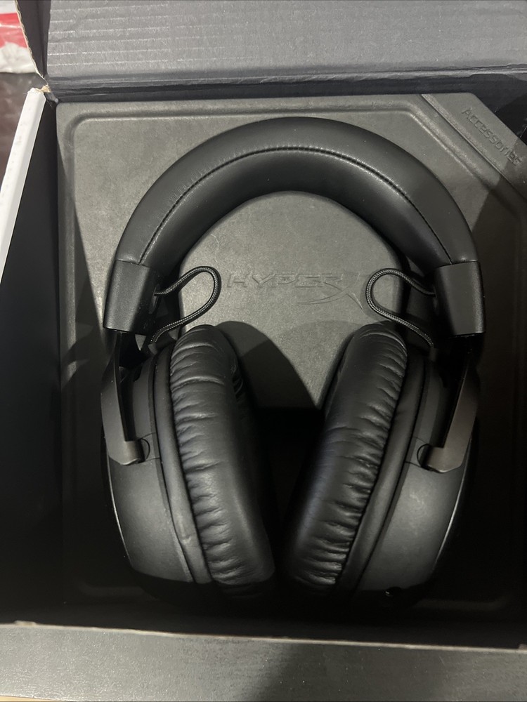 HyperX - Cloud III Wireless Gaming Headset - No USB Dongle