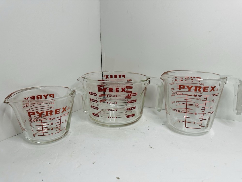6 Vintage PYREX Measuring Cups. All Caps