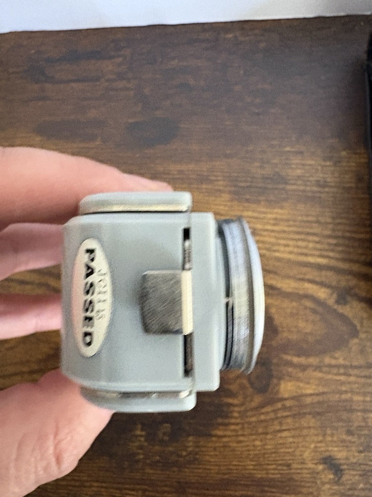 Nikon F Camera Flash Unit Model BC-7 in Original Case Untested