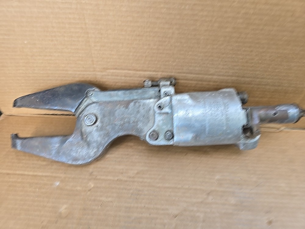 Chicago Pneumatic CP-351 Compression Riveter Squeezer Rivet Air Tool