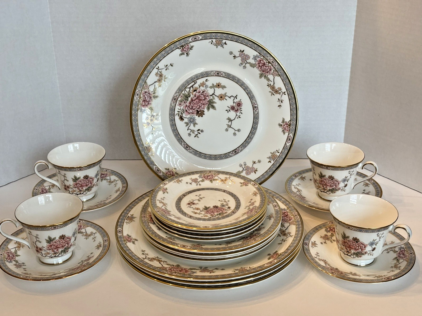 Four Royal Doulton “Canton” 5-Piece Place Settings (20 pieces)  w/Free Shipping