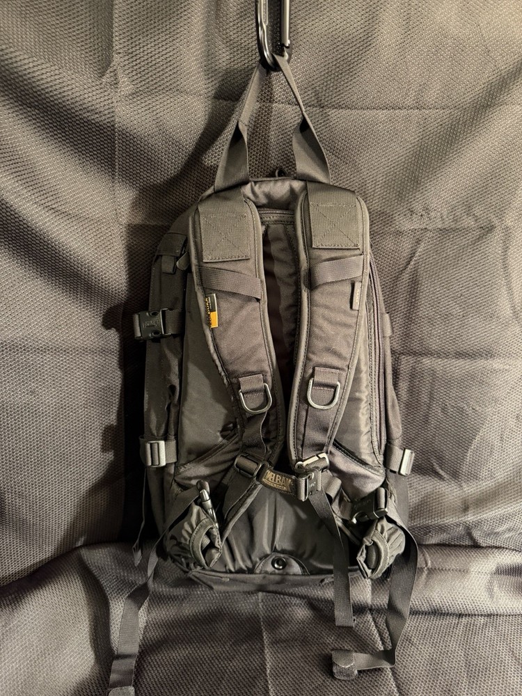 CAMELBAK Maximum Gear Hydration Backpack | Black | Padded Straps | Stowable Belt