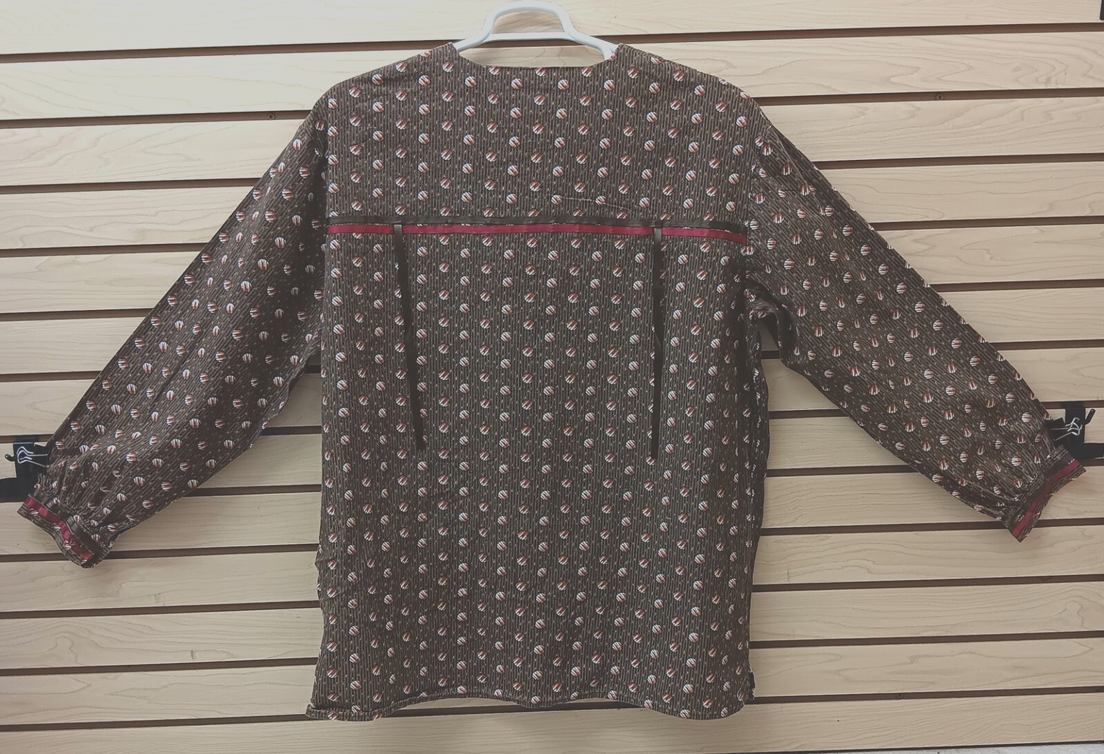 XL HOMEMADE BROWN BALL DESIGN NATIVE AMERICAN INDIAN LONG SLEEVE RIBBON SHIRT