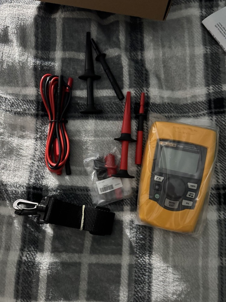 Fluke 709H Precision Loop Calibrator with HART Communications