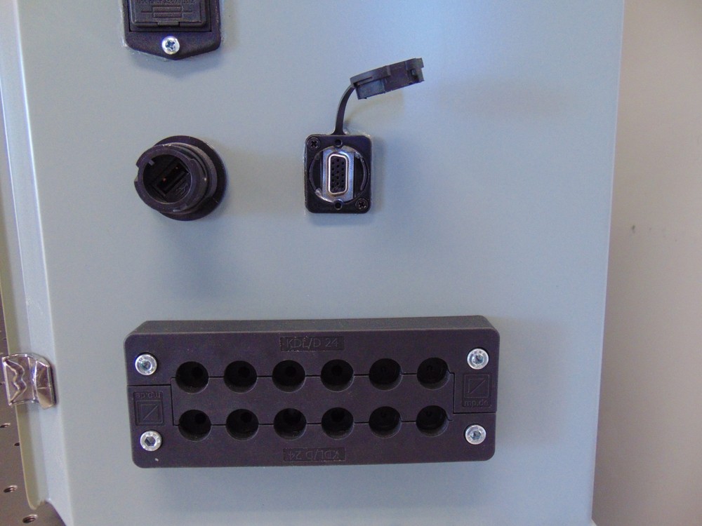 KEYENCE CV-322F / CA-DC40E / CA-U4 VISION SYSTEM CONTROLL IN HOFFMAN BOX