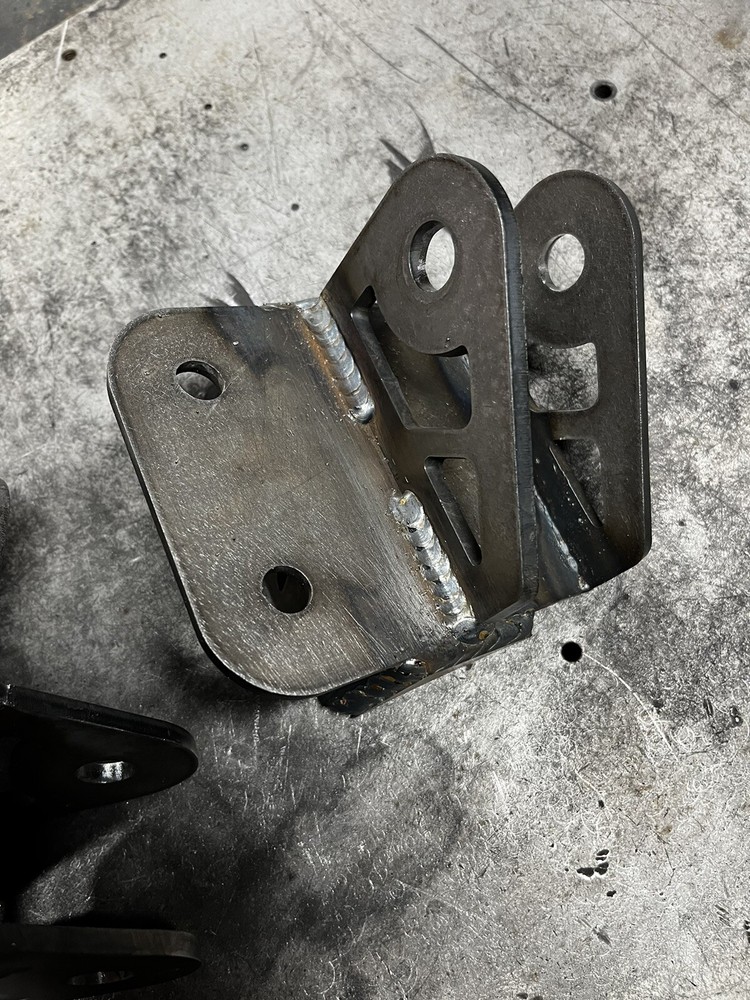 Offset Traction Bar Frame Mounts (3/4” Bolt Hole)