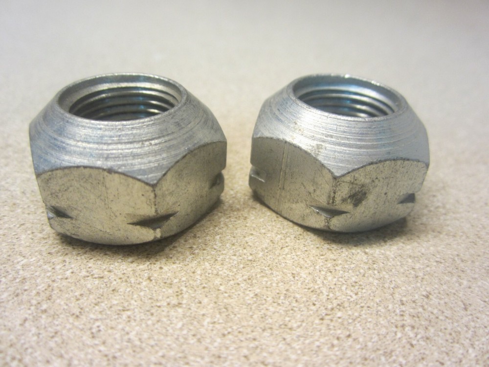 Case IH 369620C1 (2) Nuts