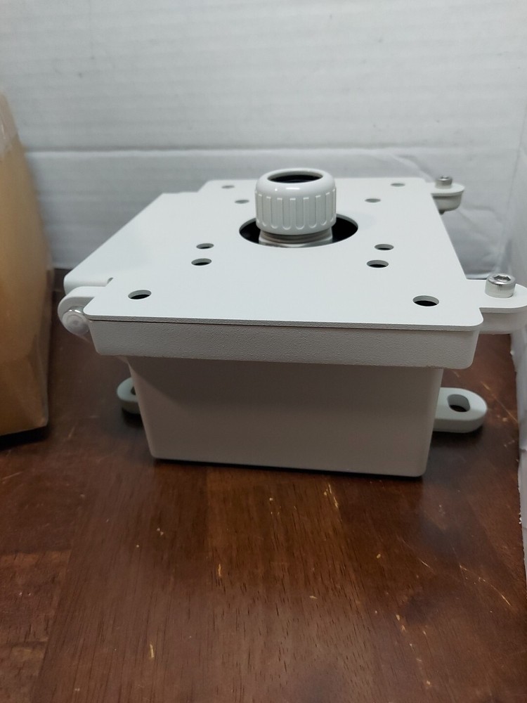 NOS Vivotek AM-711 V01 Junction Mounting Box