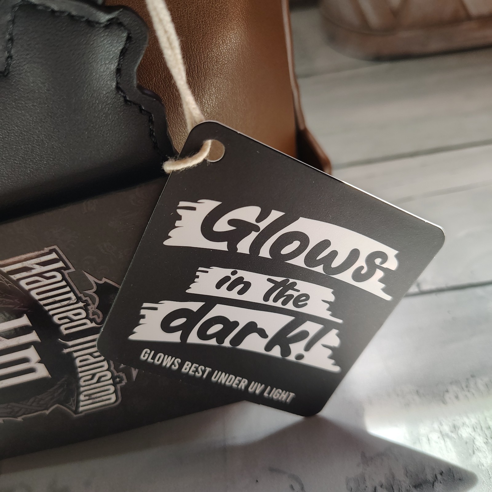 🏰🕰️Disney loungefly Haunted Mansion Clock Crossbody Glow In The Dark