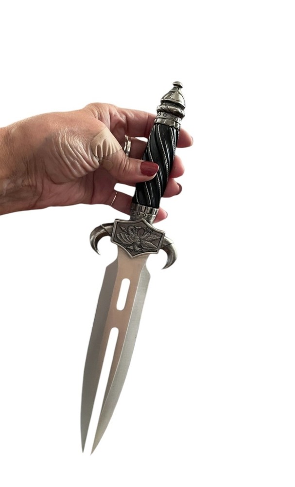 Martial Arts Claw Dagger