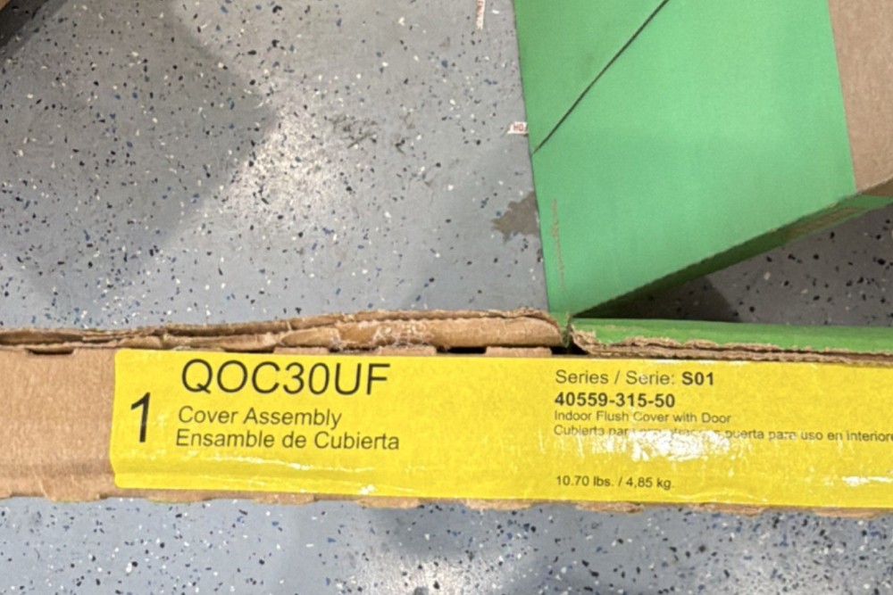 Schneider Electric QOC30UF Cover Assembly Flush Mount Automatic Latch