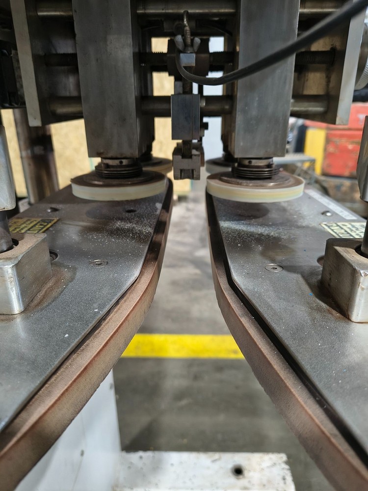KAPS-ALL 4 SPINDLE CAPPING/RETORQUER MACHINE F-4 MODEL
