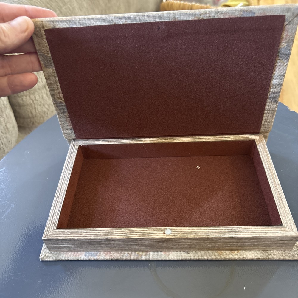 Hideaway Book For Desktop