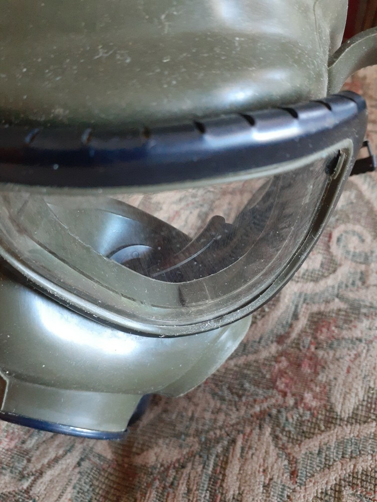 Vintage US Gas Mask MO4 C01 Size Medium